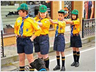 «Κάντε κόμπο στο μαντήλι, μην τελειώσει το παιχνίδι»