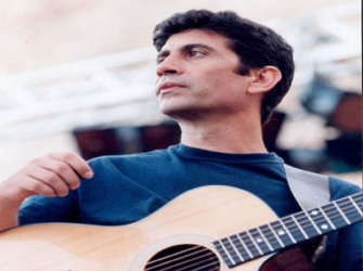 Με ροκ διάθεση ο Σωκράτης Μάλαμας για δύο ακόμη Σαββατόβραδα