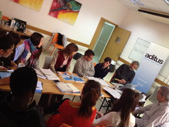 «Η άγνωστη ζωή των άλλων»: ένα ντοκιμαντέρ γεφυρώνει το Νότο με το Βορρά