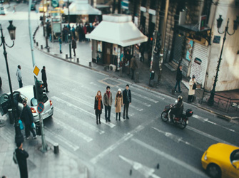 «Μπετονένια παραλία» του Βασίλη Μαυρογεωργίου