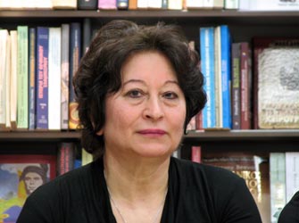 Μαρία Κουγιουμτζή: «Με την Τέχνη ανοίγεις ένα παράθυρο να βλέπει ο αναγνώστης»