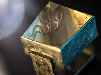 S Y M B O L S: έκθεση σύγχρονου εικαστικού κοσμήματος