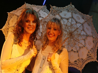 Η Μαίρη Πόππινς ταξιδεύει με τους Μπήτλς