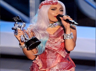 Η Lady Gaga τα «πήρε όλα» και έφυγε στα MTV Awards