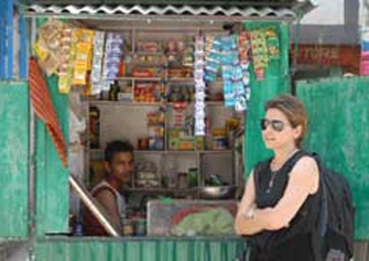 Η Μάγια Τσόκλη ταξιδεύει στους «Έλληνες της Αφρικής»