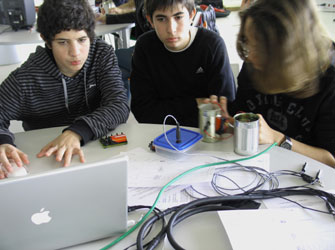 Eργαστήρια και σεμινάρια νέων μέσων και τεχνολογιών στη Στέγη