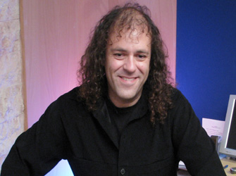 Ο Νίκος Πλατύραχος θα μας ταξιδέψει σε κόσμους ονειρικούς