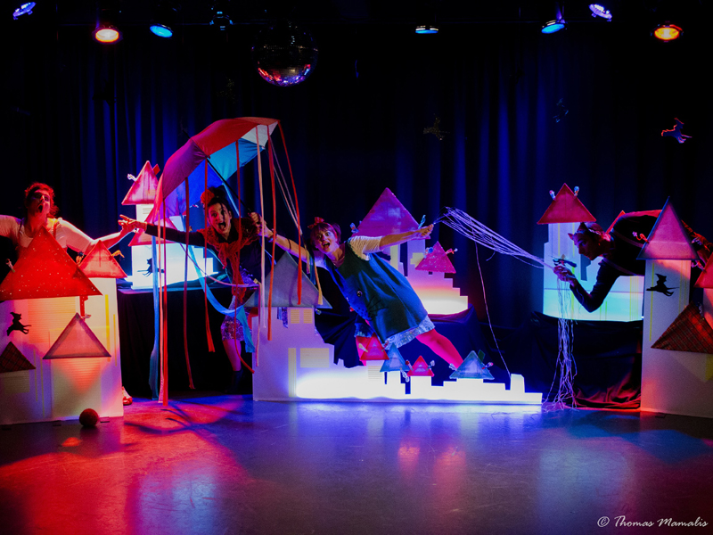 «Παιχνιδομαγέματα» στο θέατρο Λύχνος Τέχνης & Πολιτισμού
