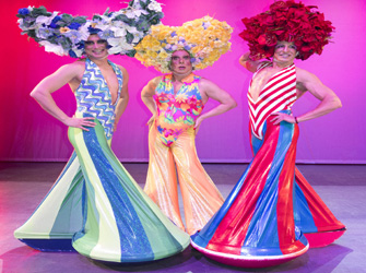 «Priscilla» με τους Γιώργο Καπουτζίδη, Φώτη Σεργουλόπουλο και Παναγιώτη Πετράκη