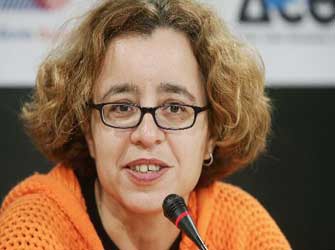 Η Λουκία Ρικάκη στον κήπο του Almaz