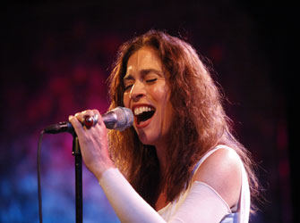 Οι γυναίκες τραγουδούν τα δημοτικά