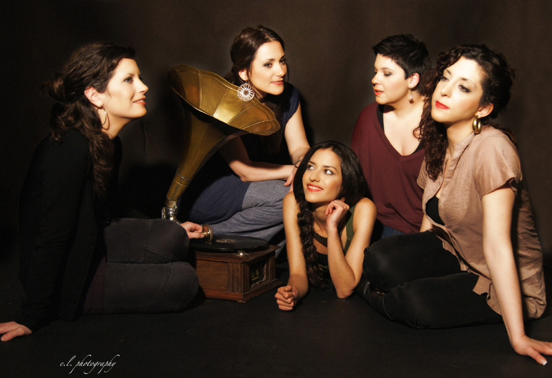 Η ορχήστρα «Smyrna» σε μια εορταστική βραδιά με παραδοσιακές μελωδίες και κάλαντα