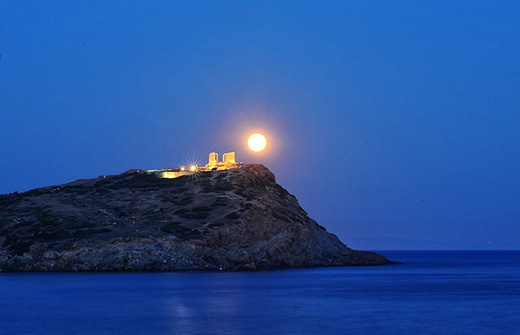 Η Αυγουστιάτικη Πανσέληνος από 120 μνημεία σε όλη την Ελλάδα