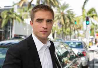 Τζουλιάν Μουρ και Ρόμπερτ Πάτινσον μιλούν για τον Οδηγό Επιτυχίας (video)