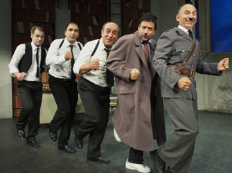 Ο «αναρχικός» Σπύρος Παπαδόπουλος περιοδεύει…