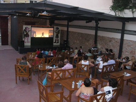 Ο Καραγκιόζης του Τάσου Κώνστα στην αυλή του Ακαδήμεια