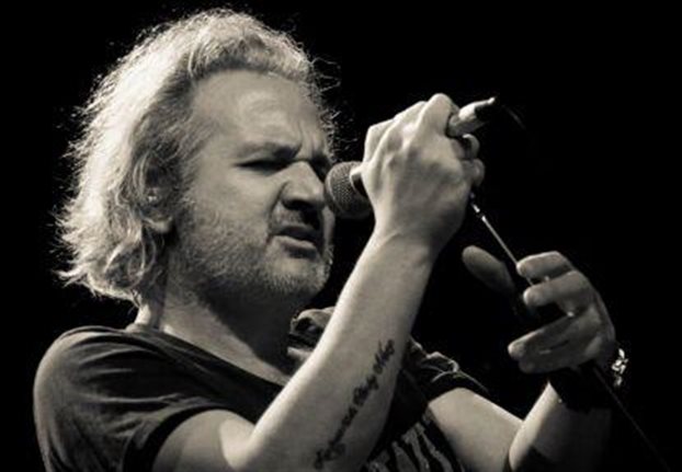 Ο Χρήστος Θηβαίος στη σκηνή του Σταυρού του Νότου για 2 εμφανίσεις