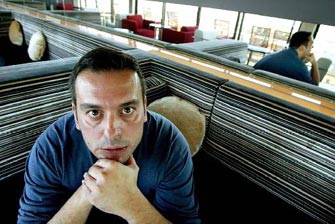 Ο Χρήστος Τσιόλκας υποψήφιος για το Βραβείο Μπούκερ