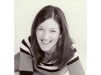 Η γνωστή συγγραφέας Βικτόρια Χίσλοπ θα βρεθεί στη Σαντορίνη