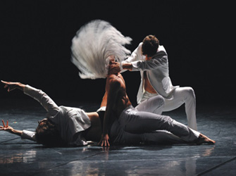 Ο Αντώνης Φωνιαδάκης εμπνέεται από το θέατρο Καμπούκι