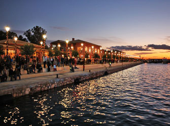 Η μαρίνα Φλοίσβου μεταμορφώνεται σε Χριστουγεννιάτικη Ριβιέρα