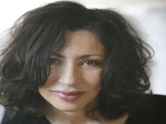 Συζήτηση με τη Γιασμίνα Ρεζά στη Στέγη