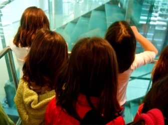 Στέγη “Ένα παιχνίδι με τις αισθήσεις μας ανοιχτές”