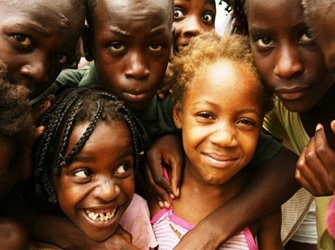 «Ταξιδεύοντας με τη Μάγια Τσόκλη»: Αγκόλα, στη ΝΕΤ