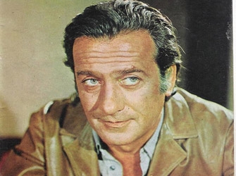 Παράξενος ταξιδιώτης: ένας ρόλος μια ιστορία – Ο Αλέκος Αλεξανδράκης ως Αλέξης Αρσένης