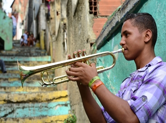 El Sistema του Γιώργου Αυγερόπουλου