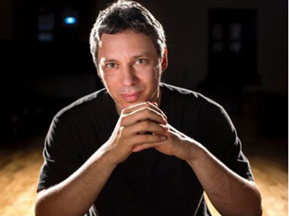 Ο Αλκίνοος Ιωαννίδης ετοιμάζει «Μικρή Βαλίτσα» για τις καλοκαιρινές του συναυλίες