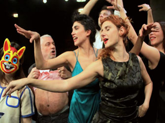 Αληθινές ιστορίες και πύρινοι λόγοι στο «Αλμανάκ»