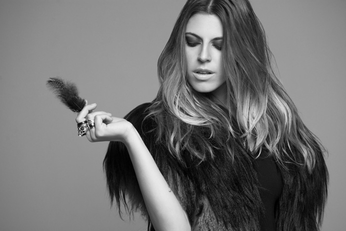 Η Angelika Dusk μας «λέει τις ιστορίες» της από τη σκηνή του Faust