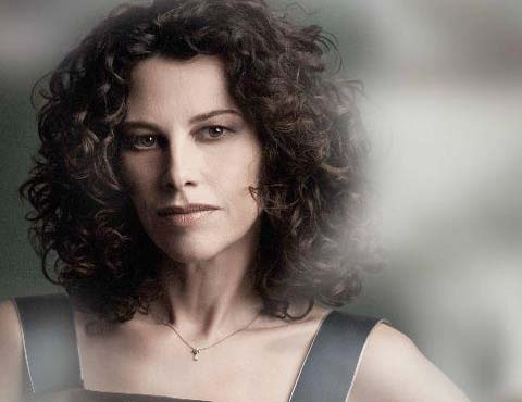 «Τι σήμερα, τι αύριο, τι τώρα»: Η Ελευθερία Αρβανιτάκη «συναντάει» τον Βασίλη Τσιτσάνη