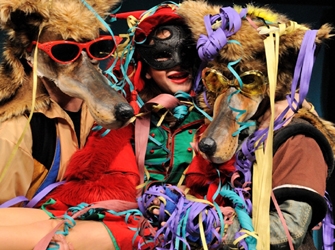 Αποκριάτικο πάρτυ μετά την παράσταση «Για μια φούχτα μπάμιες»