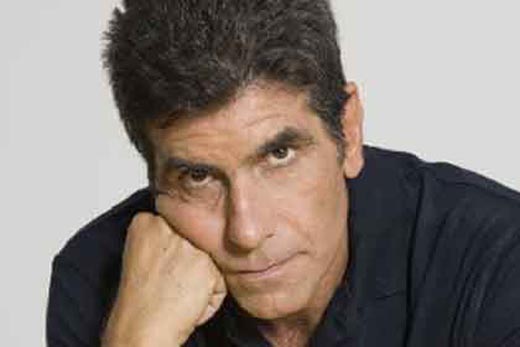 O Γιάννης Μπέζος τραγουδά Τσιτσάνη