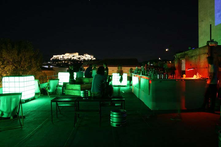 Sssh! Silent Movies στις σεζ-λονγκ του ΒΙΟS Terrace με θέα την Ακρόπολη