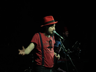 Ο ρεμπέτης Βινίτσιο Καποσέλα στη Θεσσαλονίκη!