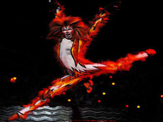 Κορυφαίο νιαούρισμα και εντυπωσιακός γατο – χoρός στο «Cats»