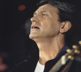 Γιώργος Νταλάρας: Μήνυμα ελπίδας μέσω μουσικής!