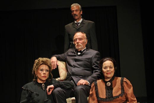 Η ζωή της Πηνελόπης Δέλτα στο σανίδι