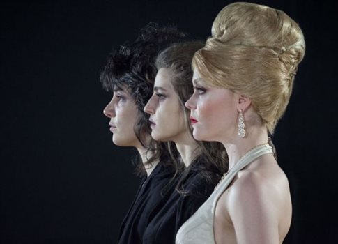 «Δούλες» έτοιμες να σκοτώσουν τη Λένα Παπαληγούρα