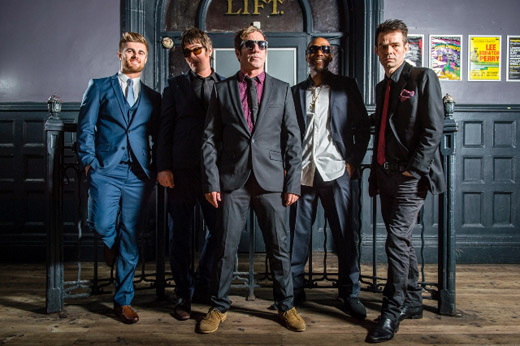 Dup Pistols: «Δεν γράφουμε φτηνά ποπ τραγούδια, γυρνάμε τον κόσμο»