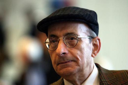 O βραβευμένος συγγραφέας Μάνος Ελευθερίου μιλά στον Νίκο Θρασυβούλου