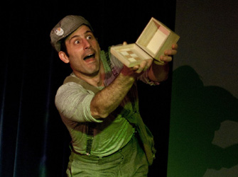 Λευτέρης Ελευθερίου: «Μια παιδική παράσταση πρέπει να θέτει ερωτήματα και όχι έτοιμες απαντήσεις»