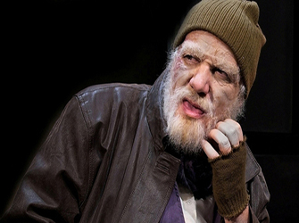 Γιώργος Κιμούλης, ένας γερασμένος επιστάτης που αναστατώνει