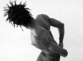 Η Ερμίρα Γκόρο παρουσιάζει το «A Quiet Voice»