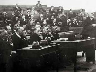 Η «δίκη των έξι» στη «Μηχανή του Χρόνου»