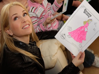 Η Μ. Κυριάκου στα παιδιά του Συλλόγου ΦΛΟΓΑ