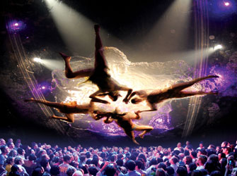 Fuerza Bruta: ένας υδάτινος κόσμος πάνω από το κεφάλι μας